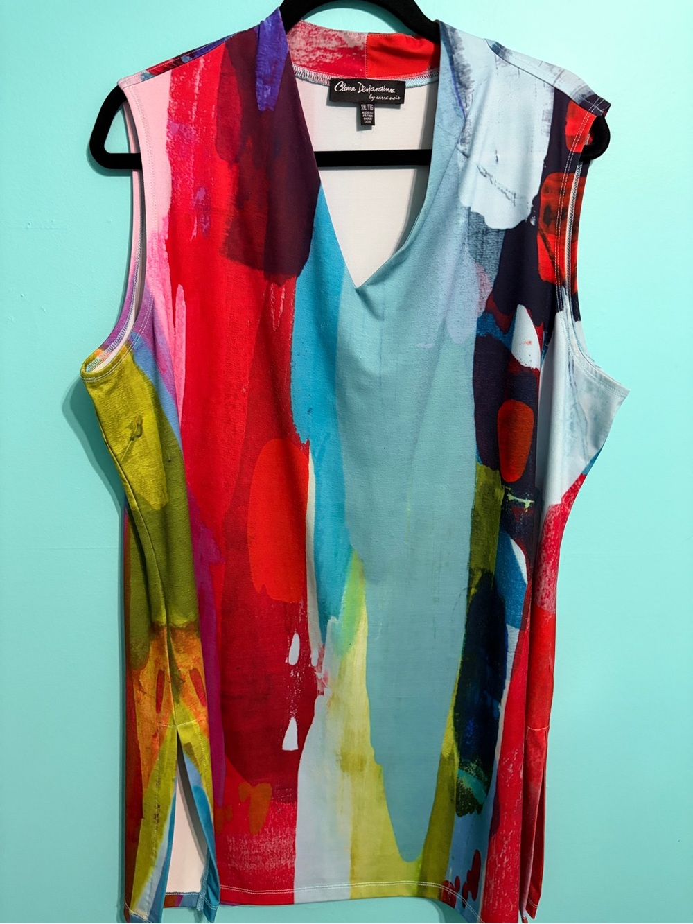 Claire Desjardins Abstract Print V-Neck Sleeveless Tunic Top with side slits